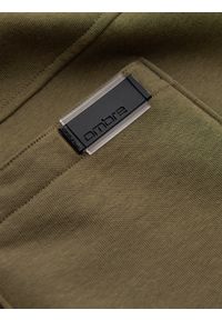 Ombre Clothing - Męskie bawełniane spodnie dresowe joggery BASIC – oliwkowe V2. Okazja: na co dzień. Kolor: oliwkowy. Materiał: dresówka, bawełna. Wzór: aplikacja. Styl: sportowy, casual, elegancki #6