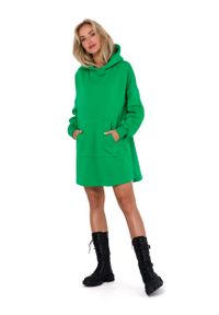 MOE - Krótka Dzianinowa Sukienka z Kapturem - Zielona. Typ kołnierza: kaptur. Kolor: zielony. Materiał: dzianina. Długość: mini