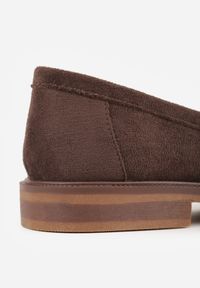 Renee - Ciemnobrązowe Mokasyny VICES ze Skórzaną Wkładką i Metaliczną Ozdobą Sereisana. Nosek buta: okrągły. Kolor: brązowy. Materiał: skóra. Wzór: aplikacja. Obcas: na obcasie. Wysokość obcasa: niski #6