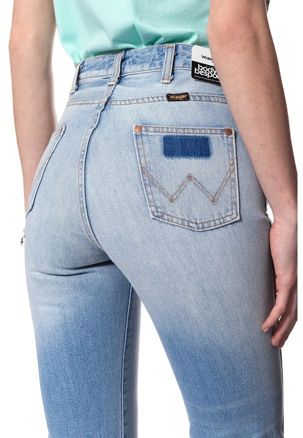 Wrangler - WRANGLER RETRO CROP FLARE FIJI W242FH127 112127921. Stan: podwyższony. Styl: retro