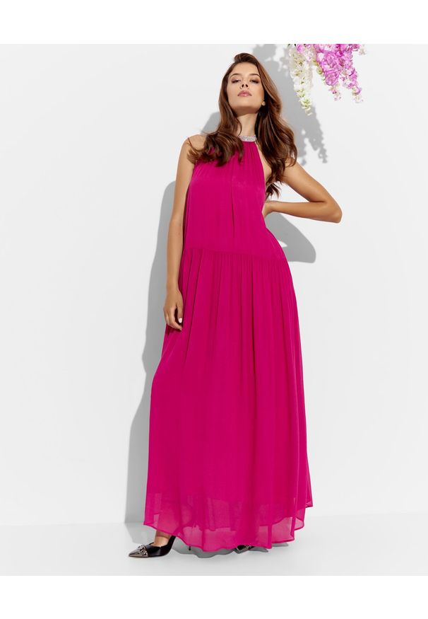 EMMA & GAIA - Różowa sukienka maxi z kamieniami. Kolekcja: dla wysokich. Kolor: różowy, wielokolorowy, fioletowy. Materiał: wiskoza. Styl: wizytowy. Długość: maxi
