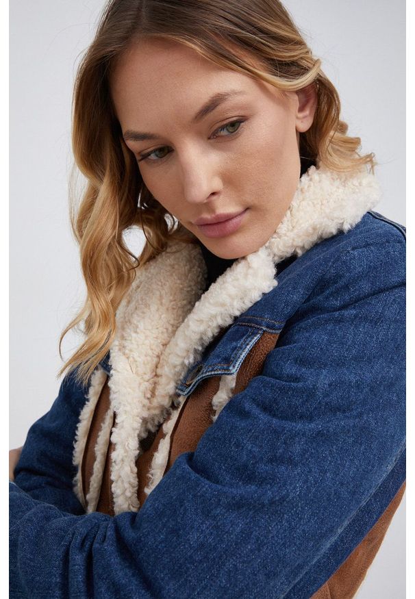Desigual - Kurtka. Materiał: bawełna. Styl: klasyczny