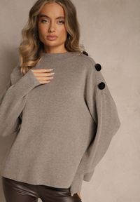 Renee - Beżowy Sweter z Metalicznymi Guzikami na Ramieniu Ederlia. Okazja: na spotkanie biznesowe, do pracy. Typ kołnierza: golf. Kolor: beżowy. Materiał: skóra. Styl: elegancki, biznesowy