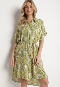 Born2be - Ciemnozielona Pudełkowa Sukienka Koszulowa z Wiskozy w Ornamentalny Print Vanisse. Okazja: na co dzień. Kolor: zielony. Materiał: wiskoza. Długość rękawa: krótki rękaw. Wzór: nadruk. Sezon: wiosna, lato. Typ sukienki: koszulowe. Styl: casual #4