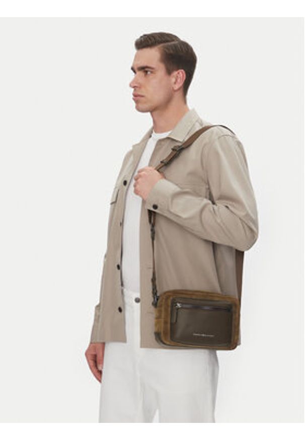 TOMMY HILFIGER - Tommy Hilfiger Saszetka Th Casual Suede Camera Bag AM0AM13231 Zielony. Kolor: zielony. Materiał: zamsz, skóra