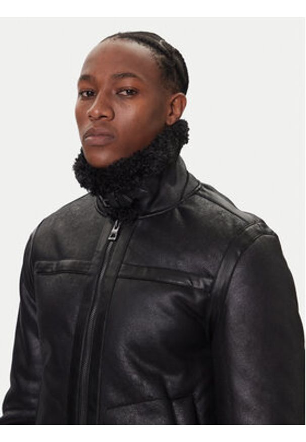 Guess Kożuch M5BL28 W2310 Czarny Regular Fit. Kolor: czarny. Materiał: syntetyk