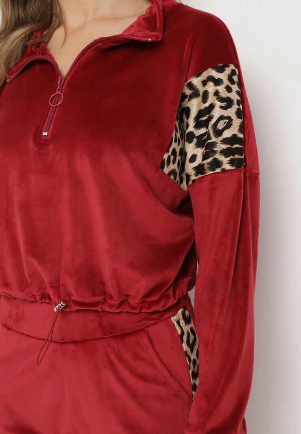 Born2be - Bordowy Welurowy Komplet Dresowy Krótka Bluza i Spodnie z Wstawkami w Cętki Kilima. Kolor: czerwony. Materiał: dresówka, welur. Wzór: aplikacja