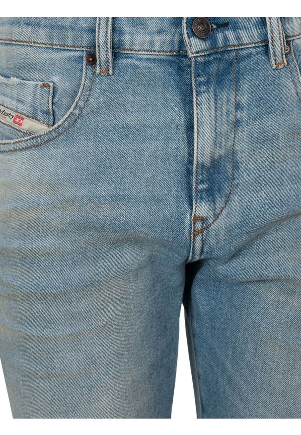 Diesel Jeansy "D-Strukt" | A12026-R07P3 | Mężczyzna | Niebieski. Okazja: na co dzień. Kolor: niebieski. Długość: długie. Styl: elegancki, casual