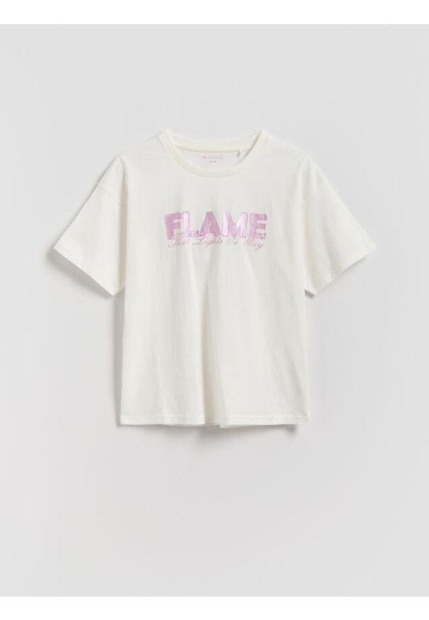Reserved - Luźny t-shirt z nadrukiem - złamana biel. Materiał: bawełna. Wzór: nadruk