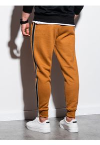 Ombre Clothing - Spodnie męskie dresowe joggery P898 - camel - XL. Materiał: dresówka. Wzór: gładki. Styl: elegancki #2