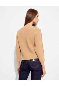 Elisabetta Franchi - ELISABETTA FRANCHI - Karmelowy sweter ze złotymi guzikami. Okazja: na co dzień. Kolor: brązowy. Wzór: aplikacja, ze splotem. Styl: casual, elegancki #2
