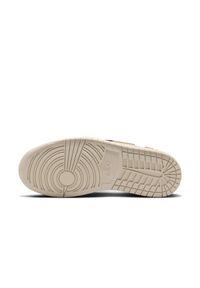Nike Air Jordan 1 Low MM Legend Light Brown Sneakersy damskie. Okazja: na co dzień. Kolor: beżowy. Materiał: skóra. Szerokość cholewki: normalna. Model: Nike Air Jordan #8