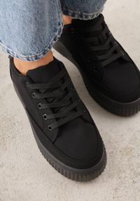 Born2be - Czarne Sneakersy na Grubej Podeszwie z Tłoczeniem Larviona. Okazja: na co dzień. Kolor: czarny. Materiał: jeans #2
