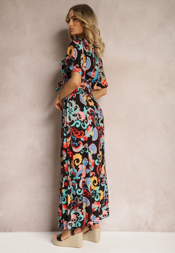 Renee - Czarno-Niebieski Wiskozowy Komplet Bluzka z Krótkim Rękawem Spódnica z Gumką i Falbankami Einesta. Kolor: czarny. Materiał: wiskoza. Wzór: aplikacja