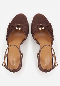 Renee - Brązowe Sandały VICES na Szpilce Zdobione Marszczeniem i Aplikacją Synalirea. Zapięcie: pasek. Kolor: brązowy. Wzór: aplikacja. Obcas: na szpilce. Styl: klasyczny, elegancki #2