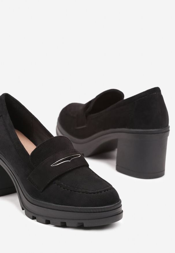 Born2be - Czarne Półbuty na Obcasie w Stylu Mokasynów z Ozdobnym Paskiem Verindalle. Okazja: na spotkanie biznesowe. Zapięcie: pasek. Kolor: czarny. Materiał: jeans, len. Obcas: na obcasie. Styl: elegancki, biznesowy, klasyczny. Wysokość obcasa: średni