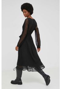 Answear Lab sukienka kolor czarny midi rozkloszowana. Kolor: czarny. Materiał: koronka, tkanina. Wzór: gładki. Typ sukienki: rozkloszowane. Styl: wakacyjny. Długość: midi