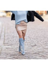 Niebieskie Kozaki Gallevani Jeansowe Obuwie Damskie. Zapięcie: sprzączka. Kolor: niebieski. Materiał: jeans. Szerokość cholewki: normalna. Wzór: ażurowy, aplikacja #9