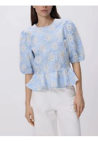 Reserved - Bluzka z haftem - jasnoniebieski. Kolor: niebieski. Materiał: bawełna, tkanina. Wzór: haft. Styl: klasyczny #1