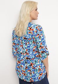 Born2be - Niebieska Bluzka w Kwiaty z Długim Rękawem i Rozszerzanym Dołem Trenusi. Kolekcja: plus size. Kolor: niebieski. Długość rękawa: długi rękaw. Długość: długie. Wzór: kwiaty #4