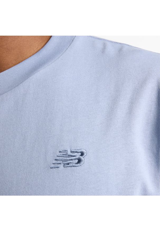 Koszulka męska New Balance MT41533DUS – niebieska. Kolor: niebieski. Materiał: bawełna, dresówka. Długość rękawa: krótki rękaw. Długość: krótkie