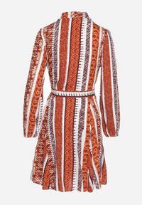 Born2be - Brązowa Sukienka Koszulowa z Wiskozy Rozkloszowana z Materiałowym Paskiem Sigina. Okazja: do pracy. Kolor: brązowy. Materiał: wiskoza, materiał. Długość rękawa: długi rękaw. Typ sukienki: koszulowe #4