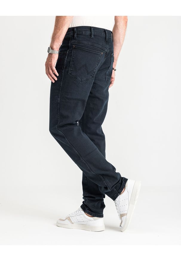 Wrangler - MESKIE SPODNIE WRANGLER RIVER CLOUDY SKIES 112352674