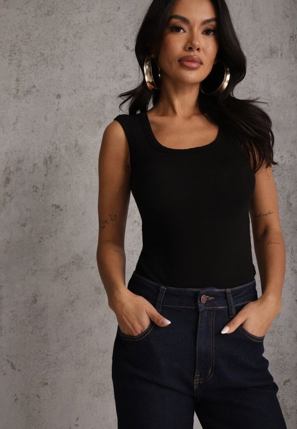 Renee - Czarny Wiskozowy Top Dopasowany z Kwadratowym Dekoltem Bez Rękawów Bilincja. Okazja: na co dzień. Typ kołnierza: dekolt kwadratowy. Kolor: czarny. Materiał: wiskoza. Długość rękawa: bez rękawów. Styl: casual