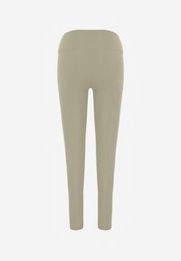 Renee - Zielone Legginsy Basic z Modelującą Wstawką w Pasie Liacan. Okazja: na co dzień. Kolor: zielony. Długość: krótkie. Styl: casual #4