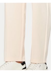 Guess Spodnie materiałowe V5RB01 KCLD1 Écru Regular Fit. Materiał: syntetyk, bawełna