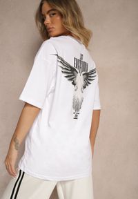 Renee - Biała Koszulka T-shirt Ozdobiona Nadrukiem na Plecach Arilora. Kolor: biały. Wzór: aplikacja, nadruk #1