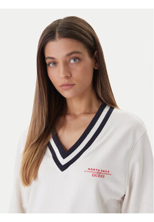Guess Bluza GUESS x NORTH SAILS W6GQ11 K3480 Écru Regular Fit. Kolor: kremowy. Materiał: bawełna