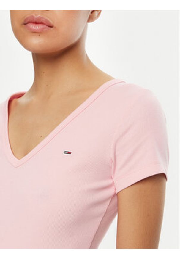 Tommy Jeans T-Shirt Essential DW0DW17385 Różowy Slim Fit. Kolor: różowy. Materiał: bawełna