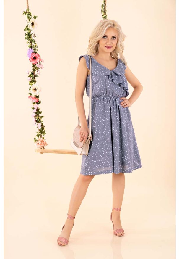 Merribel - Rozkloszowana Sukienka w Drobne Groszki z Falbankami - Jeansowa. Typ kołnierza: kołnierz z falbankami. Materiał: jeans. Wzór: grochy