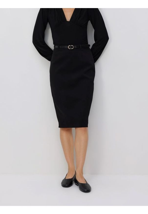 Reserved - Spódnica z paskiem - czarny. Kolor: czarny. Materiał: wiskoza, tkanina