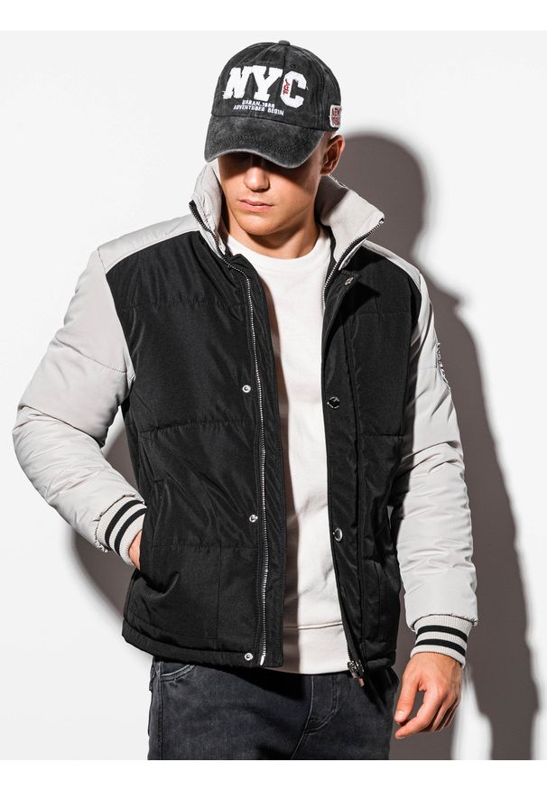 Czarna kurtka Ombre Clothing na wiosnę, ze stójką