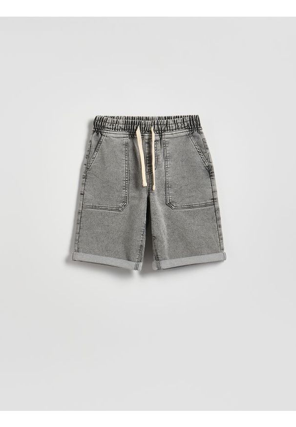 Reserved - Jeansowe szorty - jasnoszary. Kolor: szary. Materiał: jeans