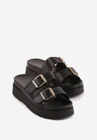 Born2be - Czarne Klapki na Grubej Podeszwie z Dwoma Klamrami Xenienne. Okazja: na co dzień. Kolor: czarny. Materiał: jeans. Wzór: ażurowy. Styl: casual, klasyczny #9