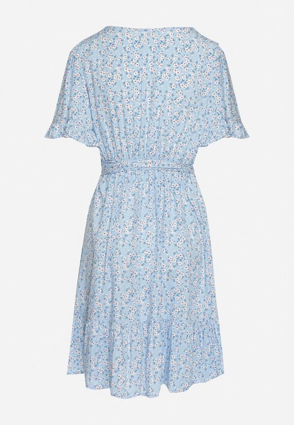 Born2be - Niebieska Sukienka Mini z Wiskozy Ozdobiona Falbanką w Kwiatowy Wzór Ravenina. Okazja: na co dzień, na randkę. Kolor: niebieski. Materiał: wiskoza. Wzór: aplikacja, kwiaty. Typ sukienki: proste. Styl: casual. Długość: mini