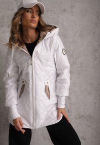 Renee - Biała Przejściowa Kurtka z Kapturem Pikowanymi Przeszyciami i Suwakami Kave. Okazja: na spacer. Typ kołnierza: kaptur. Kolor: biały. Materiał: poliester, jeans #3