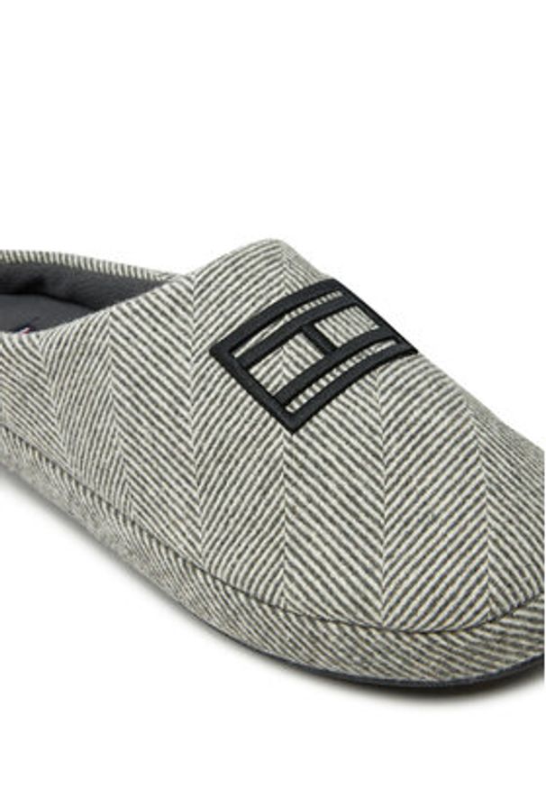 TOMMY HILFIGER - Tommy Hilfiger Kapcie Flag Herringbone House Shoe FM0FM05304 Szary. Kolor: szary. Materiał: materiał