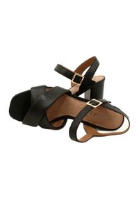 Caprice Sandały Damskie 9-28302-20 040 Black Softnap czarne. Zapięcie: pasek. Kolor: czarny. Materiał: skóra. Sezon: wiosna. Obcas: na obcasie. Styl: klasyczny, elegancki #4