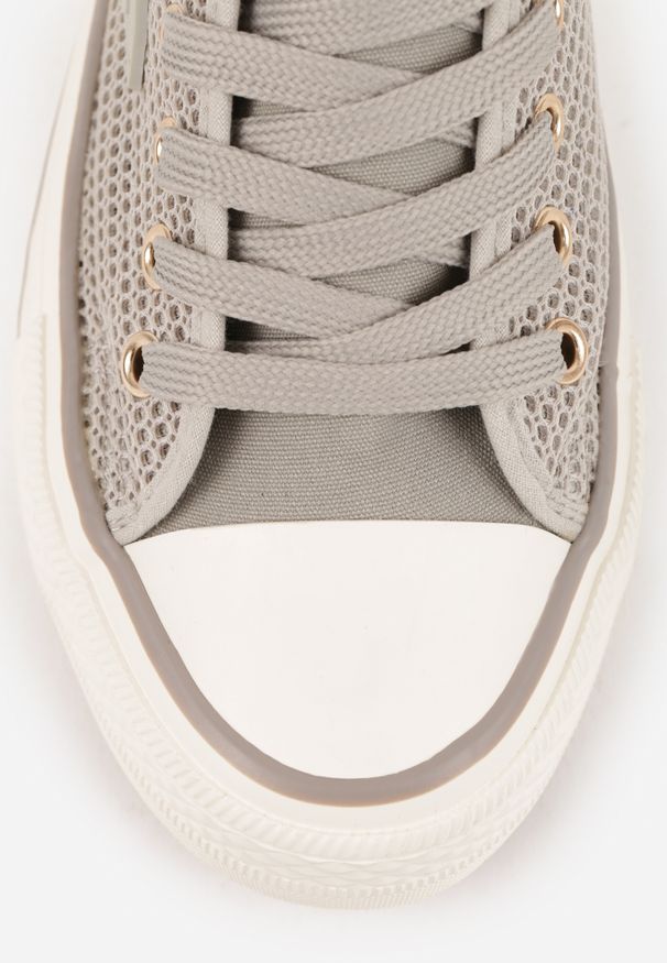 Renee - Jasnoszare Szydełkowe Trampki o Klasycznym Fasonie Vovessa. Okazja: na co dzień. Kolor: szary. Materiał: jeans. Szerokość cholewki: normalna. Styl: klasyczny