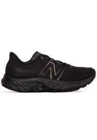 Buty New Balance M MEVOZTB3 czarne. Okazja: na co dzień. Kolor: czarny. Materiał: guma, materiał. Szerokość cholewki: normalna. Sport: bieganie, fitness