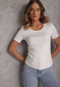 Renee - Biały T-shirt w Prążki z Marszczeniami po Bokach Nedala. Okazja: na co dzień. Kolor: biały. Wzór: prążki. Styl: casual, elegancki #1
