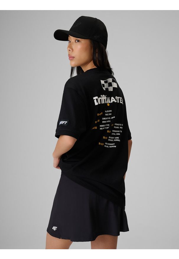 4f - 4F T-shirt loose z nadrukiem uniseks 4F x Drift Masters - czarny L. Okazja: na co dzień. Kolor: czarny. Materiał: bawełna, dzianina. Wzór: nadruk. Styl: street, casual, sportowy
