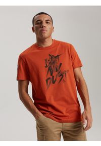 Diverse - T-shirt męski z nadrukiem DKR D 0623 S1826 - - Rozmiar: M. Kolor: pomarańczowy. Materiał: bawełna. Wzór: nadruk #4