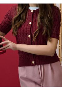 Sinsay - Kardigan z krótkim rękawem i ozdobnymi guzikami - bordowy. Kolor: czerwony. Długość rękawa: krótki rękaw. Długość: krótkie #1