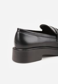 Renee - Czarne Mokasyny Vices Ozdobione Przeszyciami Racce. Zapięcie: pasek. Kolor: czarny. Materiał: jeans. Wzór: aplikacja. Obcas: na obcasie. Styl: elegancki. Wysokość obcasa: średni #6