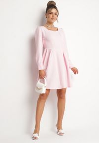 Born2be - Różowa Rozkloszowana Sukienka z Kwadratowym Dekoltem Katilora. Typ kołnierza: dekolt kwadratowy. Kolor: różowy. Długość rękawa: długi rękaw. Styl: klasyczny #5
